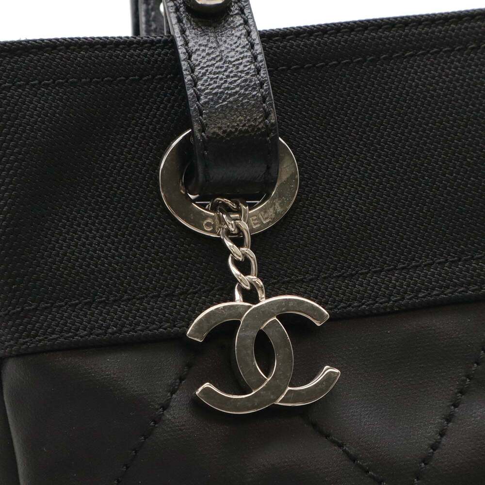 CHANEL Black Leather Shoulder Bag - Picture 5 of 10